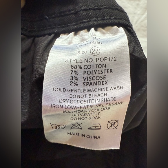 NWOT - Pink Lily - Black Raw Hem Flare Jeans - Size 27 - Picture 7 of 7